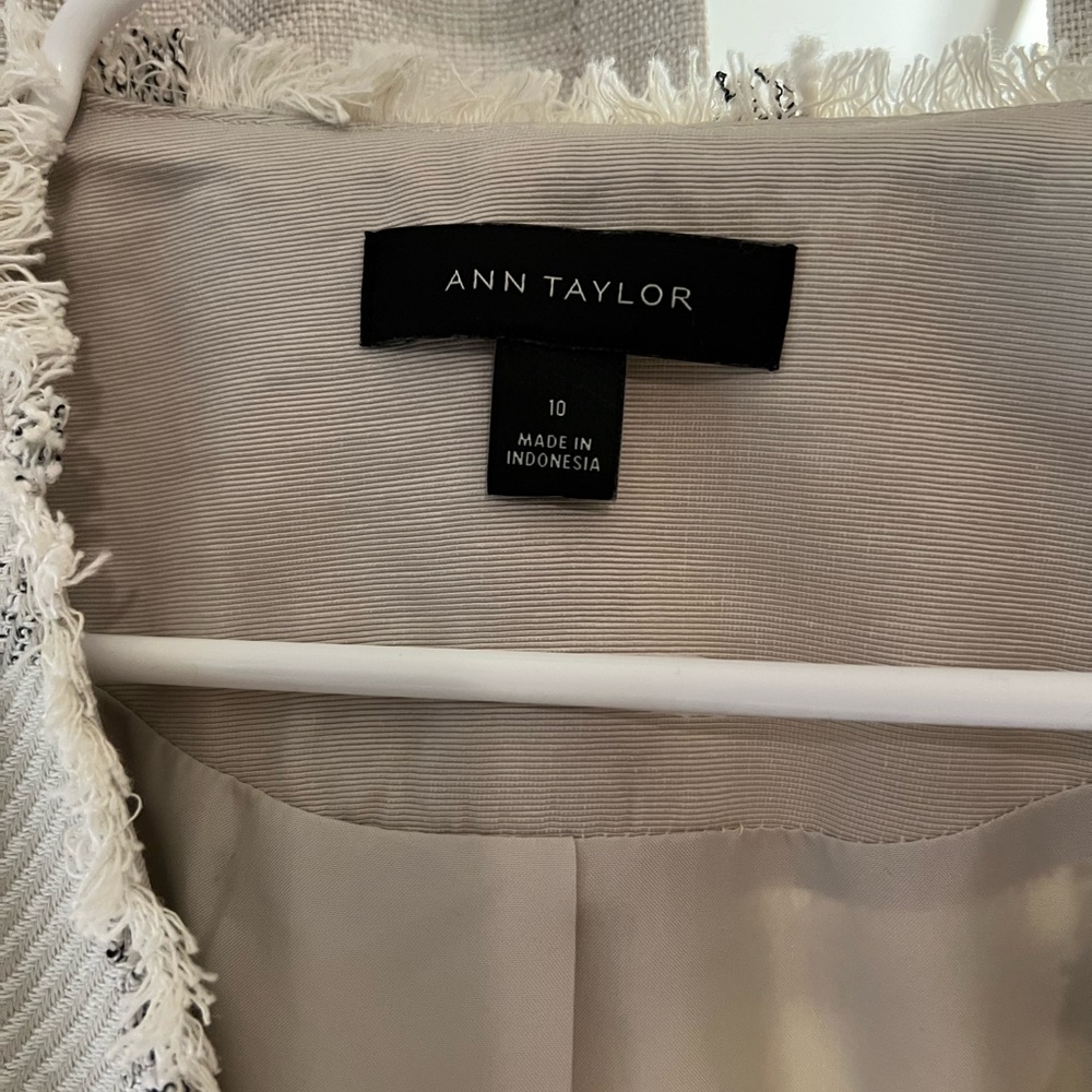 Ann Taylor Chic Cream Plaid Women's Blazer 10 - Picture 2 of 4